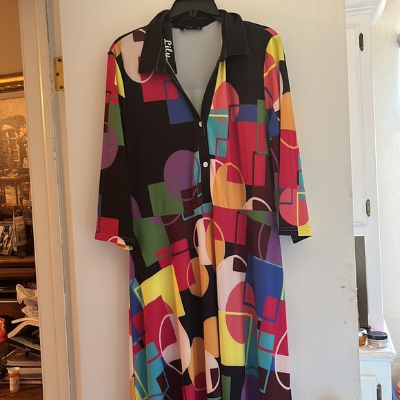 Beautiful vibrant NWT Lily Maxi Dress.  Size XL. - Picture 2 of 4